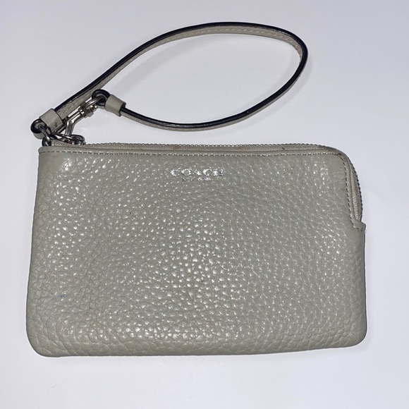 Coach Corner Zip Gray Pebbled Leather Wristlet - Picture 1 of 7
